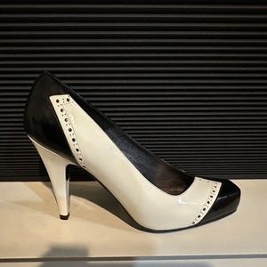 Black & White Vintage 90s Spectator Pumps - by Claudia Ciuti/ Italy - sz 8.5